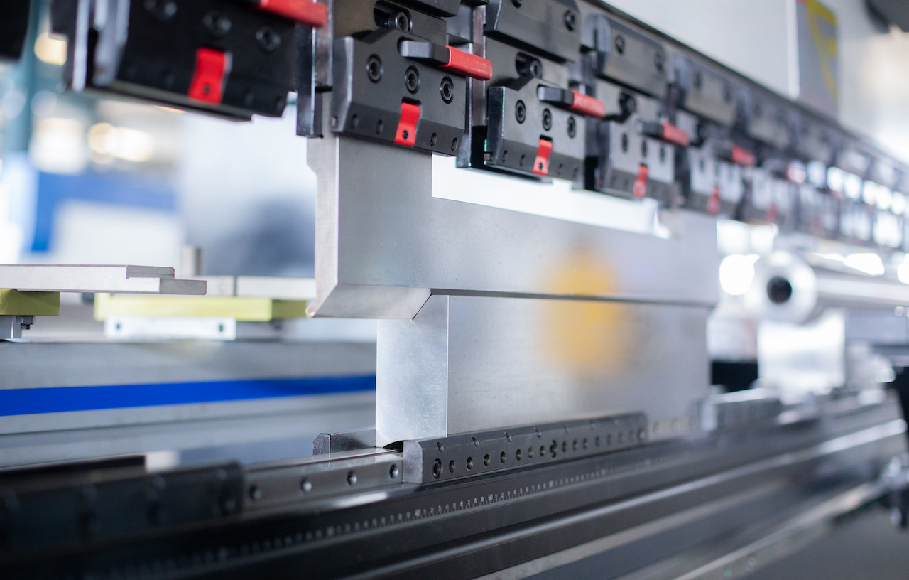 100t Hydraulic Cnc Brake Press Crowning Cnc Press Brake Delem 100t हाइड्रोलिक सीएनसी ब्रेक प्रेस क्राउनिंग सीएनसी प्रेस ब्रेक डेलेम