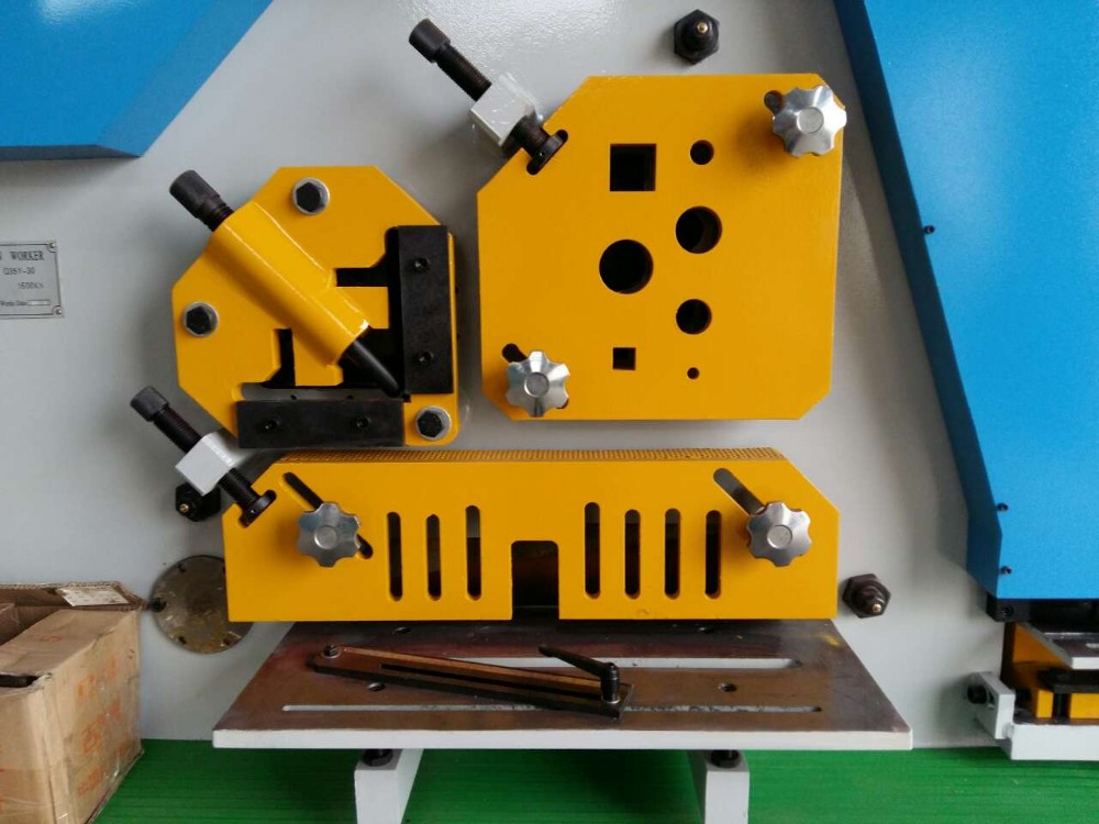 110 Ton Metal Sheet Press Corner Cutting Hydraulic Ironworker Machine 110 टन धातु शीट प्रेस कॉर्नर हाइड्रोलिक आयरनवर्कर मशीन काटना