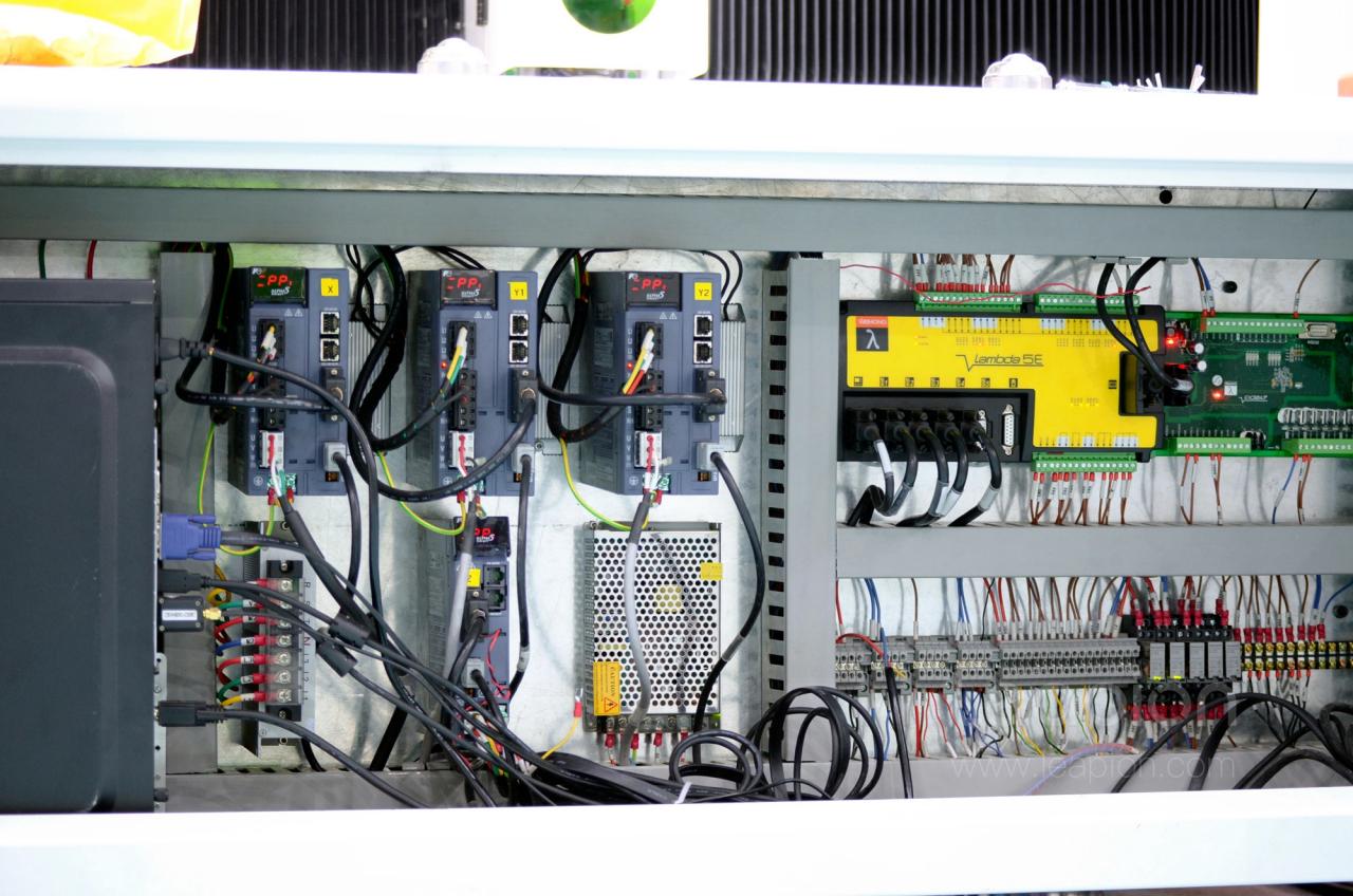 1500*3000mm 500w Racuys Or Ipg Fiber Laser Cutting Machine 1500*3000mm 500w Racuys या Ipg फाइबर लेजर काटने की मशीन