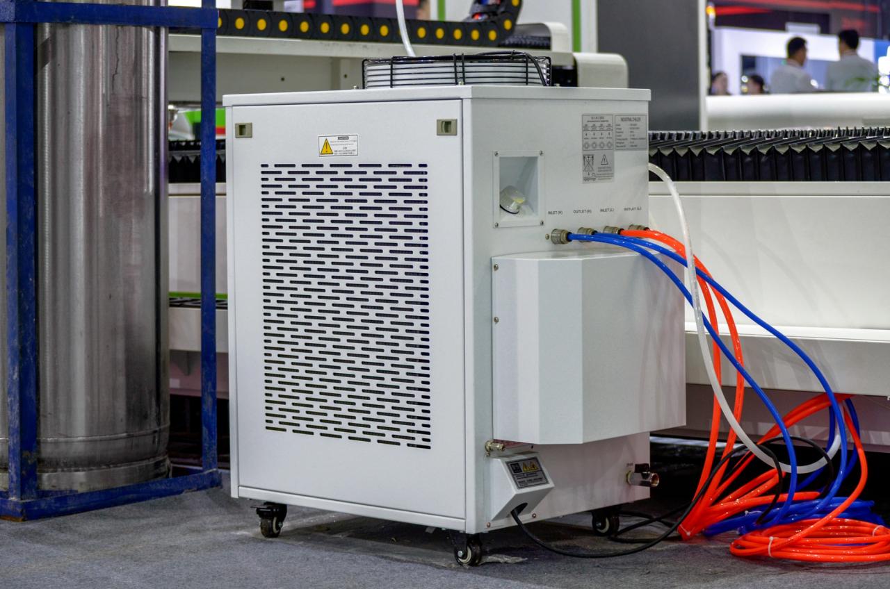 1500*3000mm 500w Racuys Or Ipg Fiber Laser Cutting Machine 1500*3000mm 500w Racuys या Ipg फाइबर लेजर काटने की मशीन