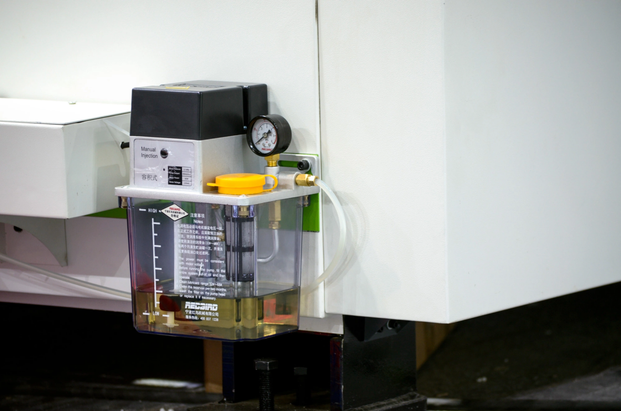 1500*3000mm 500w Racuys Or Ipg Fiber Laser Cutting Machine 1500*3000mm 500w Racuys या Ipg फाइबर लेजर काटने की मशीन