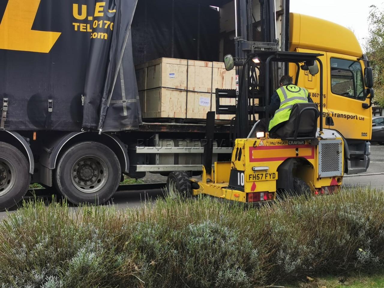 1530 Fiber Laser Cutting Machine For Stainless Steel Carbon Steel Metal Sheet स्टेनलेस स्टील कार्बन स्टील धातु शीट के लिए 1530 फाइबर लेजर काटने की मशीन