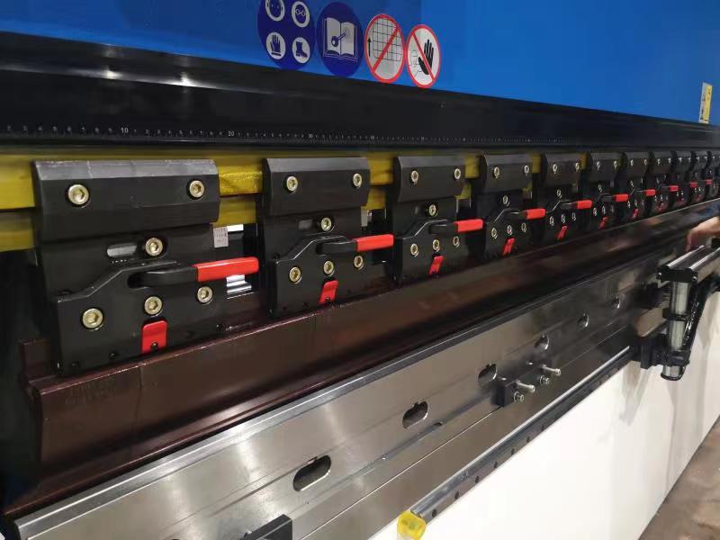 160t-4000 4-अक्ष सीएनसी हाइड्रोलिक झुकने मशीन प्रेस ब्रेक