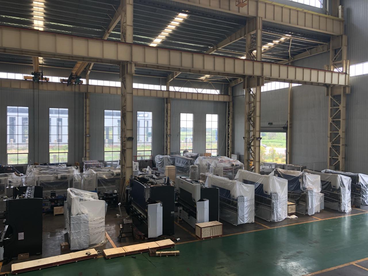 16mm Hydraulic Guillotine Shearing Machine For Sheet Metal Cutting 6 Meters शीट धातु काटने के लिए 16 मिमी हाइड्रोलिक गिलोटिन बाल काटना मशीन 6 मीटर