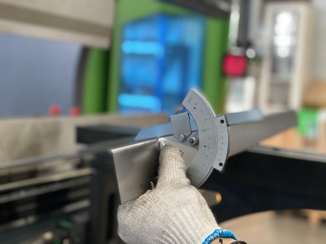 16mm Hydraulic Guillotine Shearing Machine For Sheet Metal Cutting 6 Meters शीट धातु काटने के लिए 16 मिमी हाइड्रोलिक गिलोटिन बाल काटना मशीन 6 मीटर