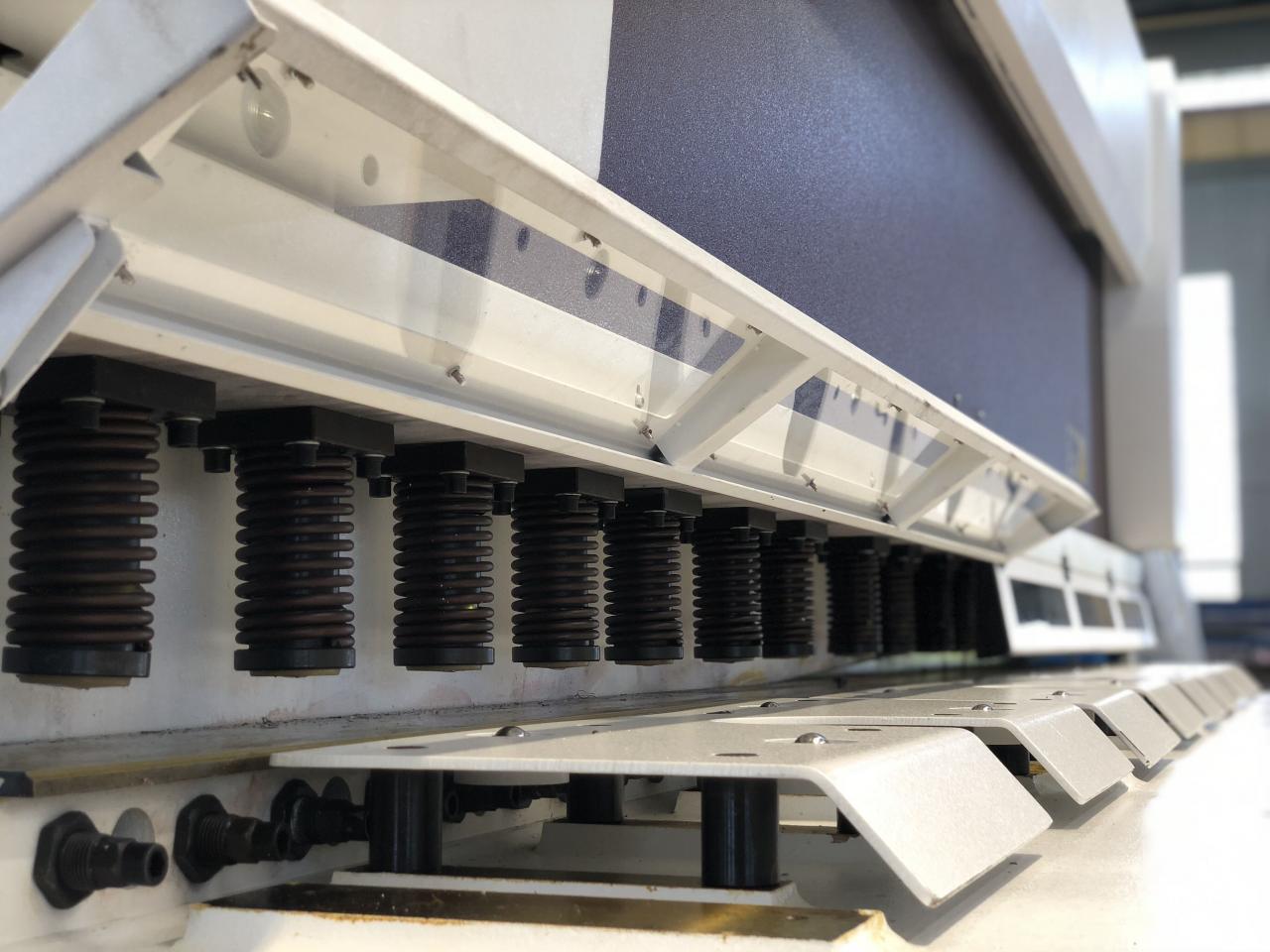 16mm Hydraulic Guillotine Shearing Machine For Sheet Metal Cutting 6 Meters शीट धातु काटने के लिए 16 मिमी हाइड्रोलिक गिलोटिन बाल काटना मशीन 6 मीटर