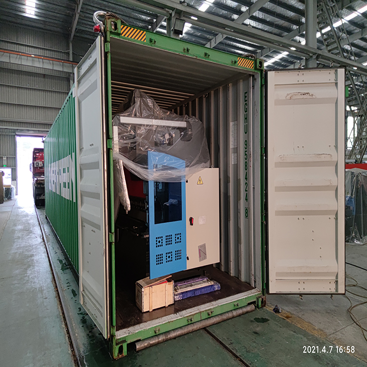 300t / 4000 हाइड्रोलिक प्रेस ब्रेक मशीन