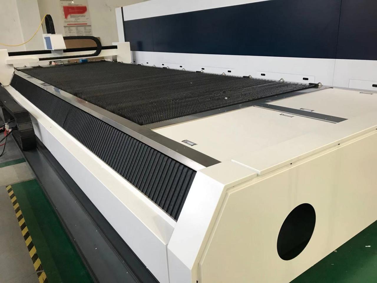 3015 4015 1kw To 6kw Cnc Fiber Laser Cutting Machine Raycus Laser Power 3015 4015 1kw से 6kw सीएनसी फाइबर लेजर काटने की मशीन रेकस लेजर पावर