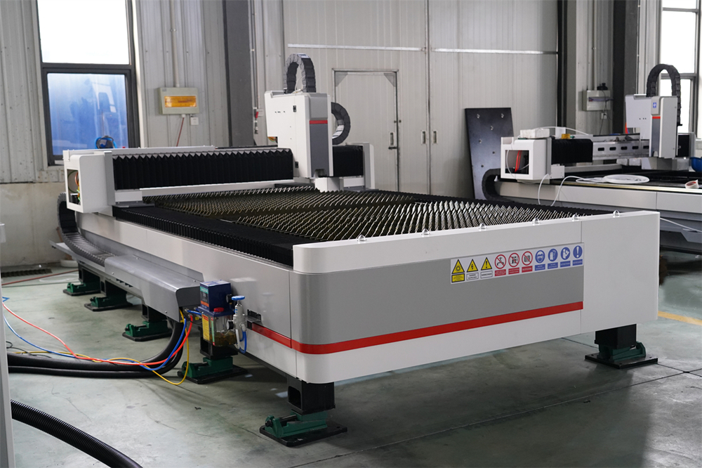 3015 4kw 1kw 2kw 3kw Stainless Steel Cnc Fiber Laser Cutting Machine 3015 4kw 1kw 2kw 3kw स्टेनलेस स्टील सीएनसी फाइबर लेजर काटने की मशीन