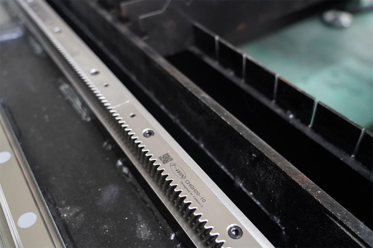 3015 4kw 1kw 2kw 3kw Stainless Steel Cnc Fiber Laser Cutting Machine 3015 4kw 1kw 2kw 3kw स्टेनलेस स्टील सीएनसी फाइबर लेजर काटने की मशीन