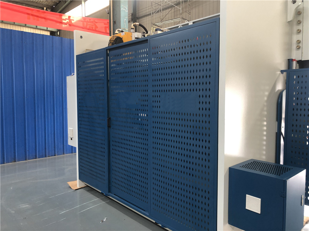 3+1 Axis Cnc Hydraulic Press Brake With Esa System ईएसए सिस्टम के साथ 3+1 एक्सिस सीएनसी हाइड्रोलिक प्रेस ब्रेक