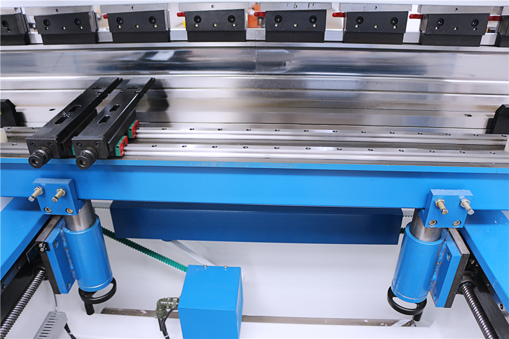 3+1 Axis Cnc Hydraulic Press Brake With Esa System ईएसए सिस्टम के साथ 3+1 एक्सिस सीएनसी हाइड्रोलिक प्रेस ब्रेक