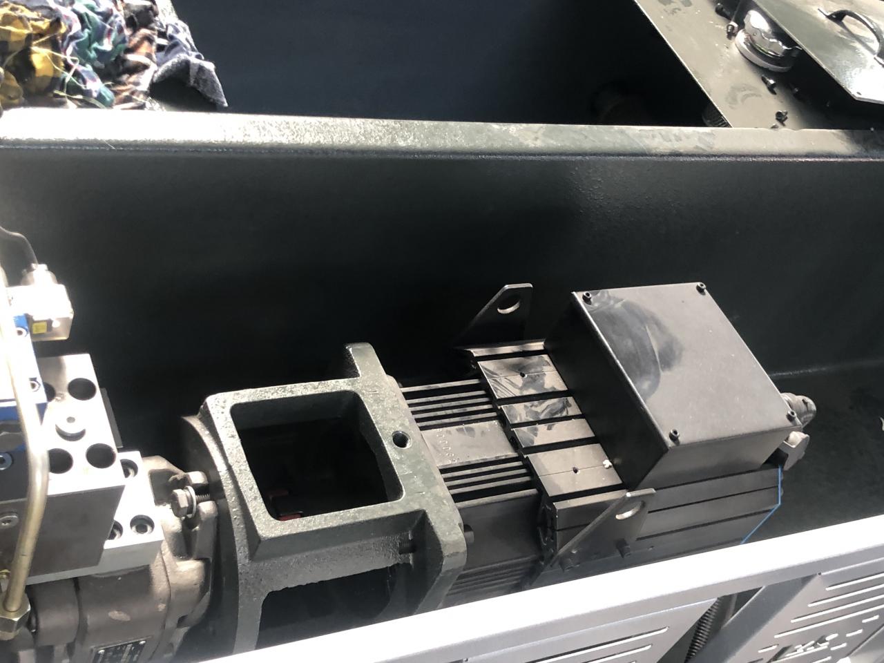 3+1 Axis Cnc Hydraulic Press Brake With Esa System ईएसए सिस्टम के साथ 3+1 एक्सिस सीएनसी हाइड्रोलिक प्रेस ब्रेक