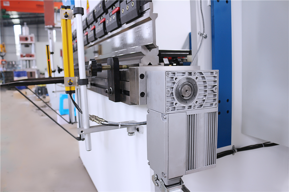 3+1 Axis Cnc Hydraulic Press Brake With Esa System ईएसए सिस्टम के साथ 3+1 एक्सिस सीएनसी हाइड्रोलिक प्रेस ब्रेक