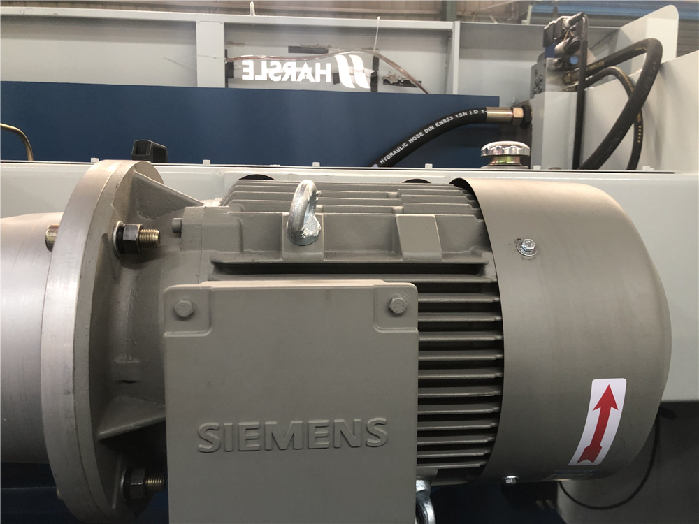 3+1 Axis Cnc Hydraulic Press Brake With Esa System ईएसए सिस्टम के साथ 3+1 एक्सिस सीएनसी हाइड्रोलिक प्रेस ब्रेक