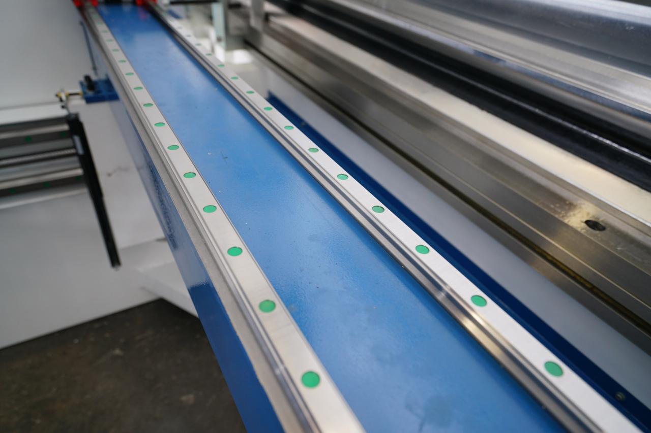 4 Axis Cnc Tandem Press Brake With Delem Da58t 2d Graphical Controller डेलेम Da58t 2d ग्राफिकल कंट्रोलर के साथ 4 एक्सिस सीएनसी टेंडेम प्रेस ब्रेक