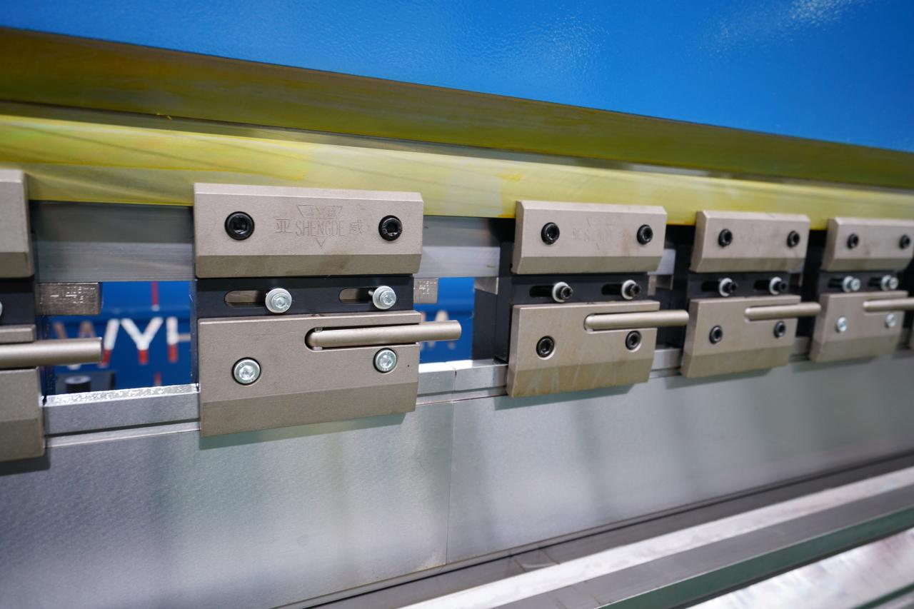 4 Axis Cnc Tandem Press Brake With Delem Da58t 2d Graphical Controller डेलेम Da58t 2d ग्राफिकल कंट्रोलर के साथ 4 एक्सिस सीएनसी टेंडेम प्रेस ब्रेक