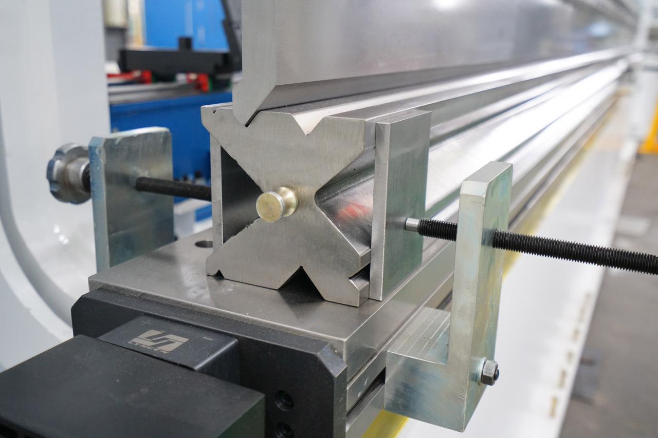 4 Axis Cnc Tandem Press Brake With Delem Da58t 2d Graphical Controller डेलेम Da58t 2d ग्राफिकल कंट्रोलर के साथ 4 एक्सिस सीएनसी टेंडेम प्रेस ब्रेक