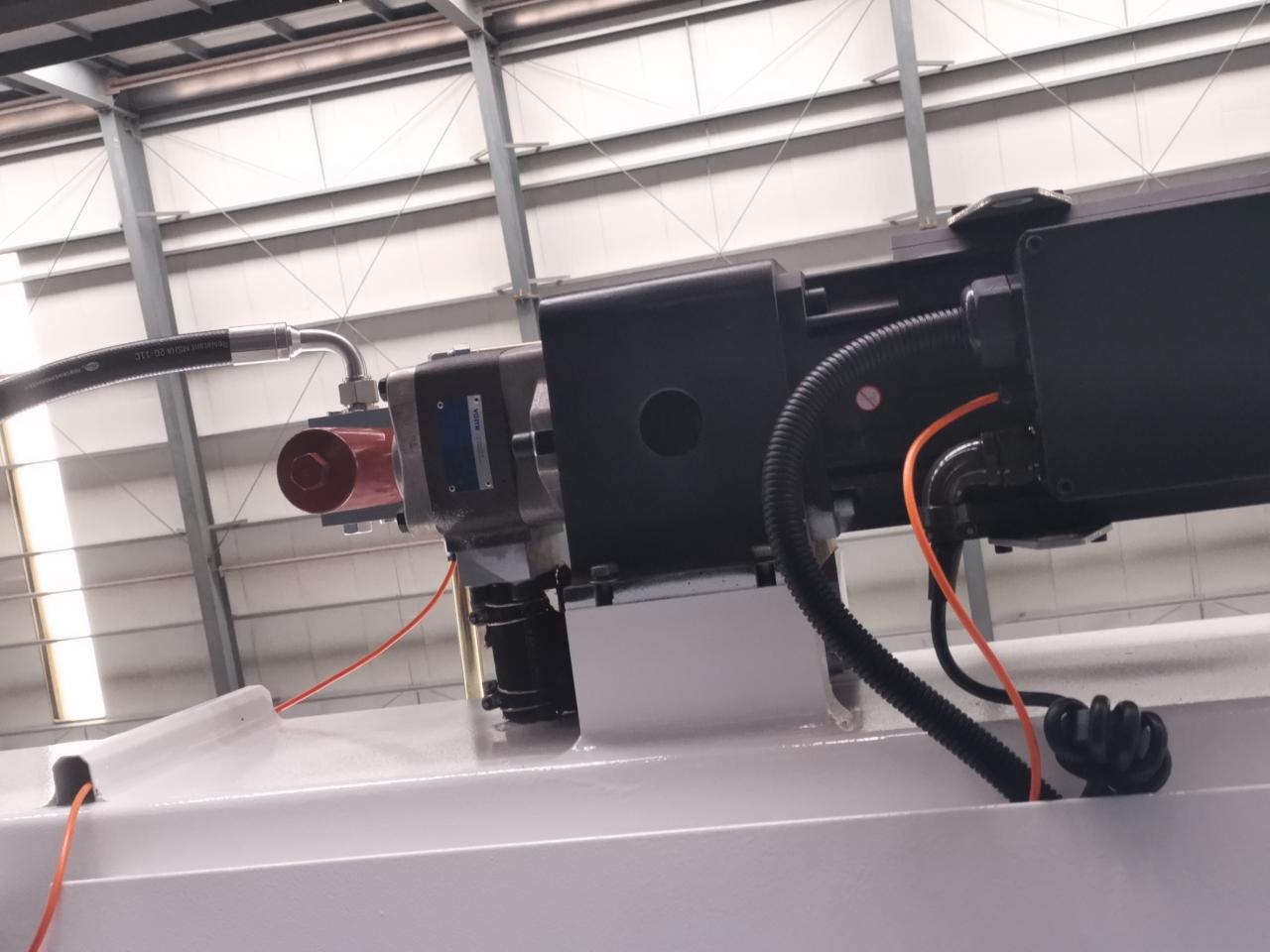 4 Axis Cnc Tandem Press Brake With Delem Da58t 2d Graphical Controller डेलेम Da58t 2d ग्राफिकल कंट्रोलर के साथ 4 एक्सिस सीएनसी टेंडेम प्रेस ब्रेक