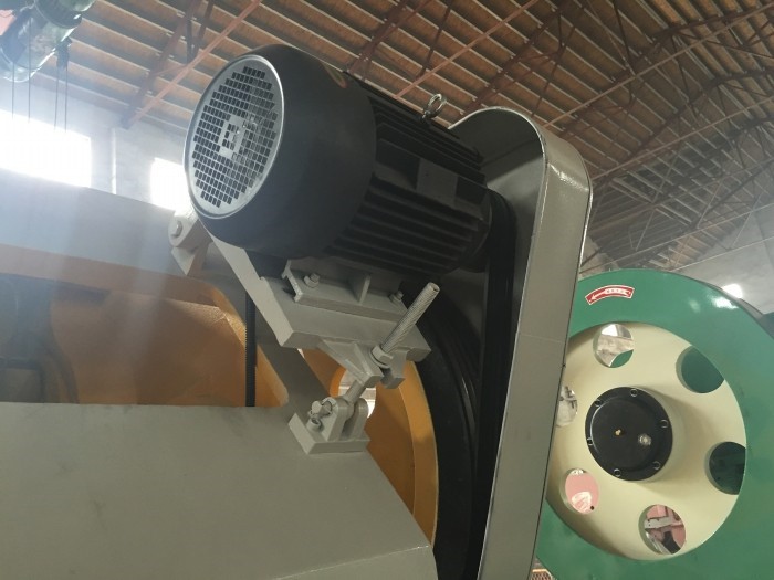 400 Ton Small Pneumatic Power Punch Press Mechanical Eccentric Punching Machine 400 टन छोटा वायवीय पावर पंच प्रेस मैकेनिकल सनकी पंचिंग मशीन