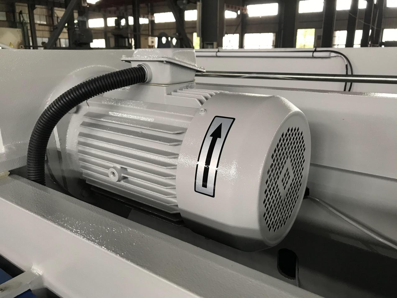 4mm Oem Qc11y-8x3200 Nc Hydraulic Guillotine Guillotine Shearing Machine 4 मिमी ओम Qc11y-8x3200 एनसी हाइड्रोलिक गिलोटिन गिलोटिन बाल काटना मशीन