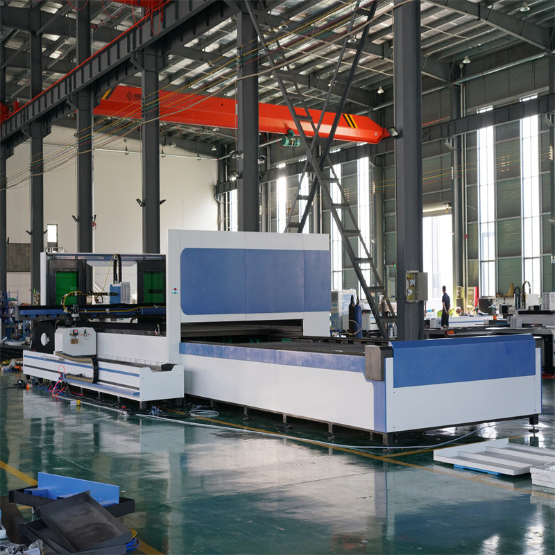 500W 1500W 4Kw फाइबर लेजर कटिंग मशीन शीट मेटल लेजर कटर 2000Watt 3kw