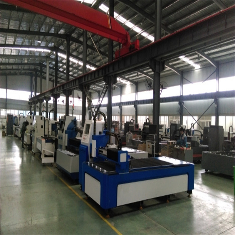 बिक्री के लिए 500w शीट धातु सस्ती कीमत फाइबर लेजर काटने की मशीन