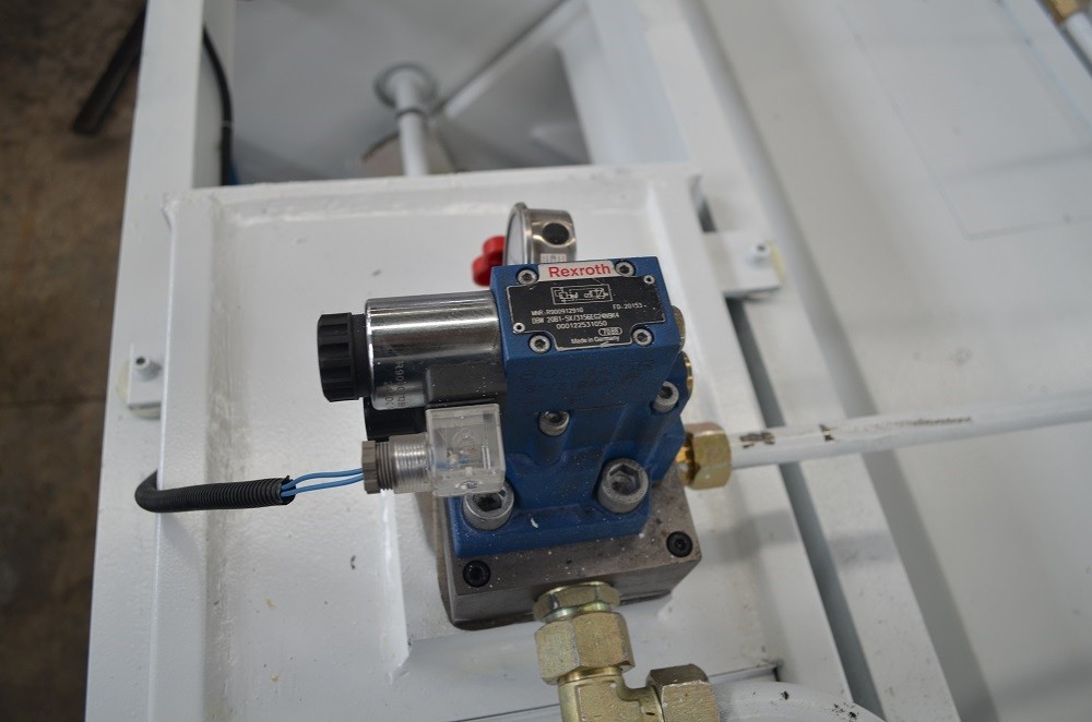 6*3200mm Guillotine Shears Metal Shear Hydraulic Iron Sheet Cutting Shearing Machine 6 * 3200 मिमी गिलोटिन शीर्स मेटल शीयर हाइड्रोलिक आयरन शीट कटिंग शीयरिंग मशीन