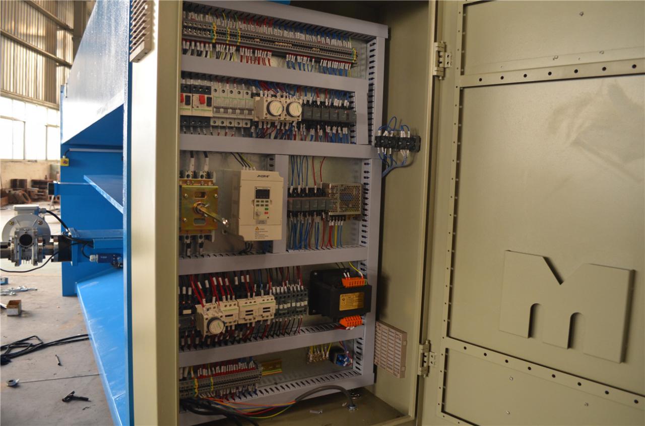 6*3200mm Guillotine Shears Metal Shear Hydraulic Iron Sheet Cutting Shearing Machine 6 * 3200 मिमी गिलोटिन शीर्स मेटल शीयर हाइड्रोलिक आयरन शीट कटिंग शीयरिंग मशीन