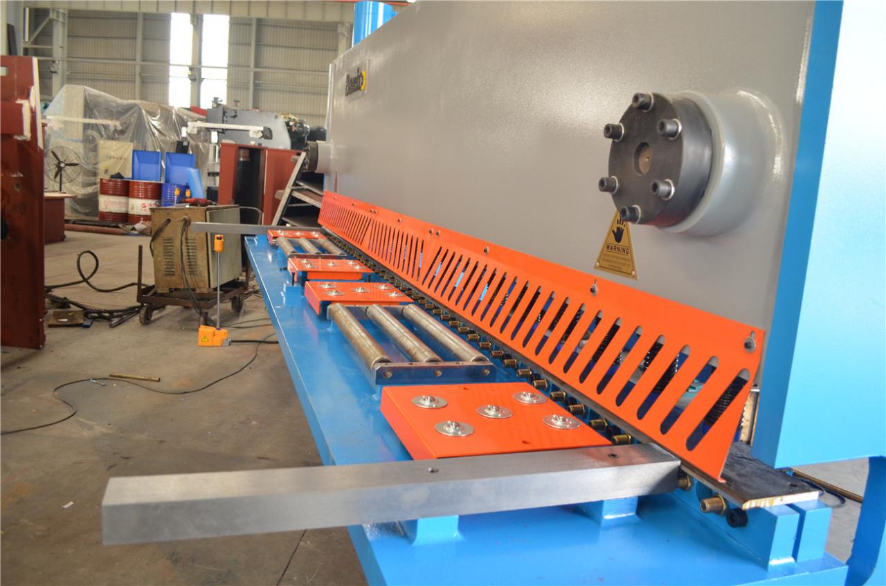6*3200mm Guillotine Shears Metal Shear Hydraulic Iron Sheet Cutting Shearing Machine 6 * 3200 मिमी गिलोटिन शीर्स मेटल शीयर हाइड्रोलिक आयरन शीट कटिंग शीयरिंग मशीन