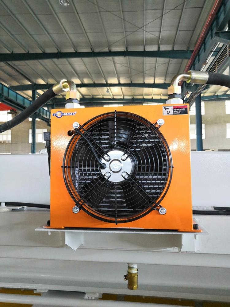 6mm Q11 Electric Sheet Plate Shearing Machine 8 Feet Sheet Metal Shearing Machine 6 मिमी Q11 इलेक्ट्रिक शीट प्लेट बाल काटना मशीन 8 फीट शीट धातु बाल काटना मशीन