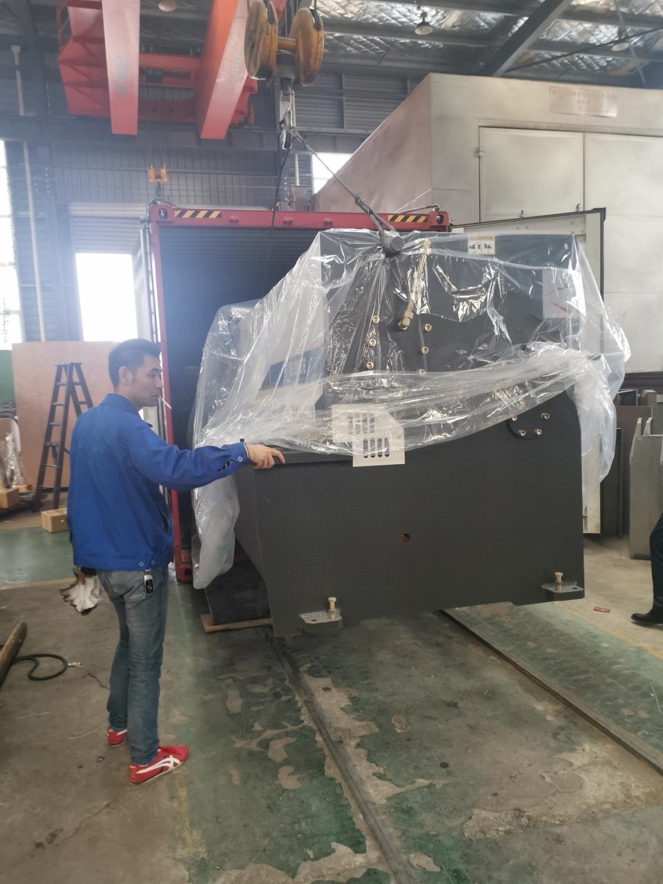 6mm*3200 Hydraulic Steel Plate Cutting Machinery Steel Plate Shearing Machine 6 मिमी * 3200 हाइड्रोलिक स्टील प्लेट काटना मशीनरी स्टील प्लेट बाल काटना मशीन