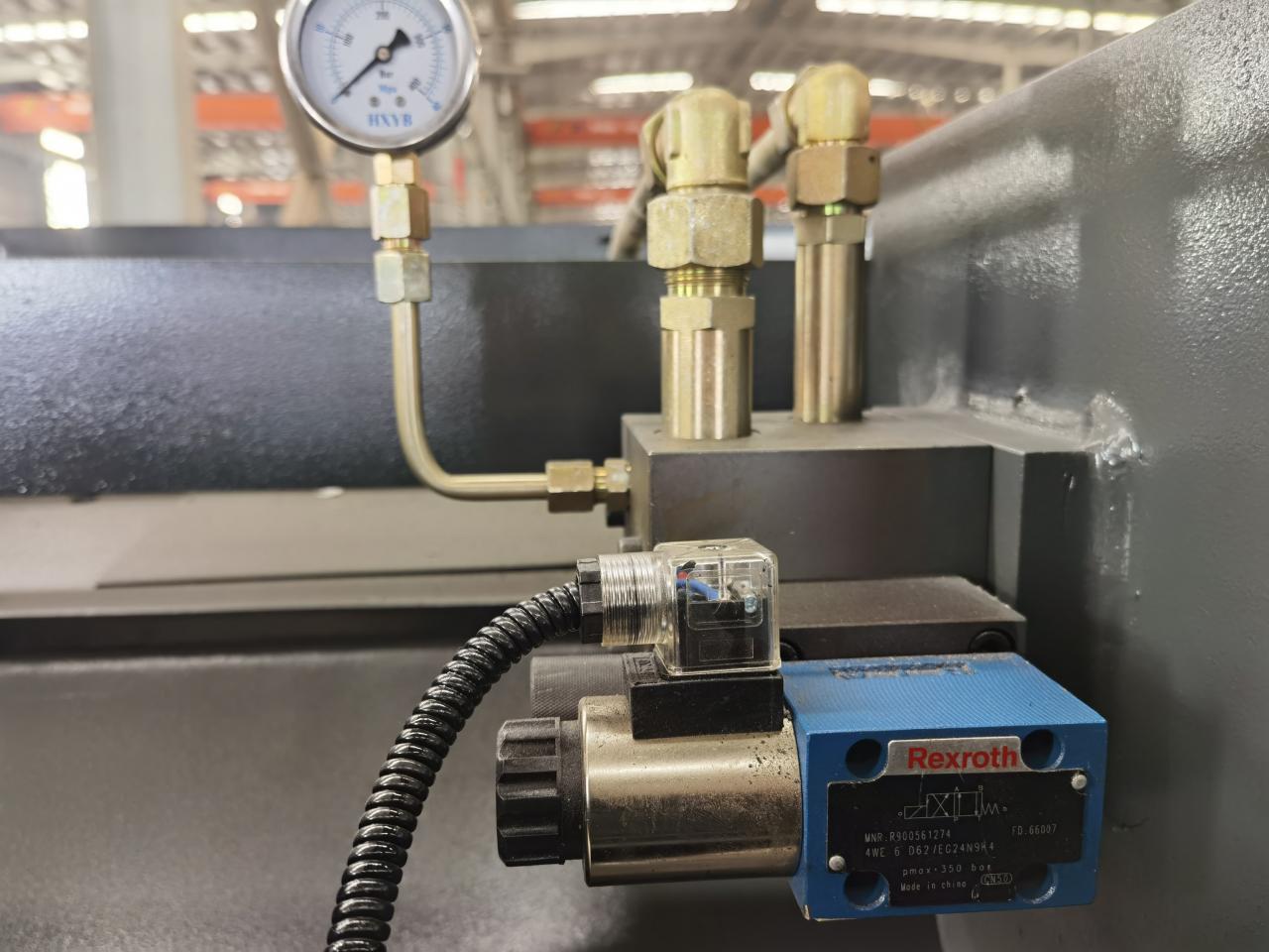 6x3200mm स्टेनलेस स्टील प्लेट काटने की मशीन, स्वचालित आयरन शीट बाल काटना मशीन