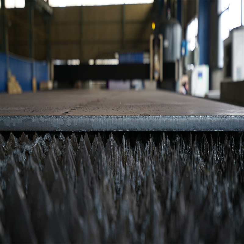 चीन उच्च गुणवत्ता वाले सस्ते 3kw फाइबर लेजर काटने की मशीन की कीमत