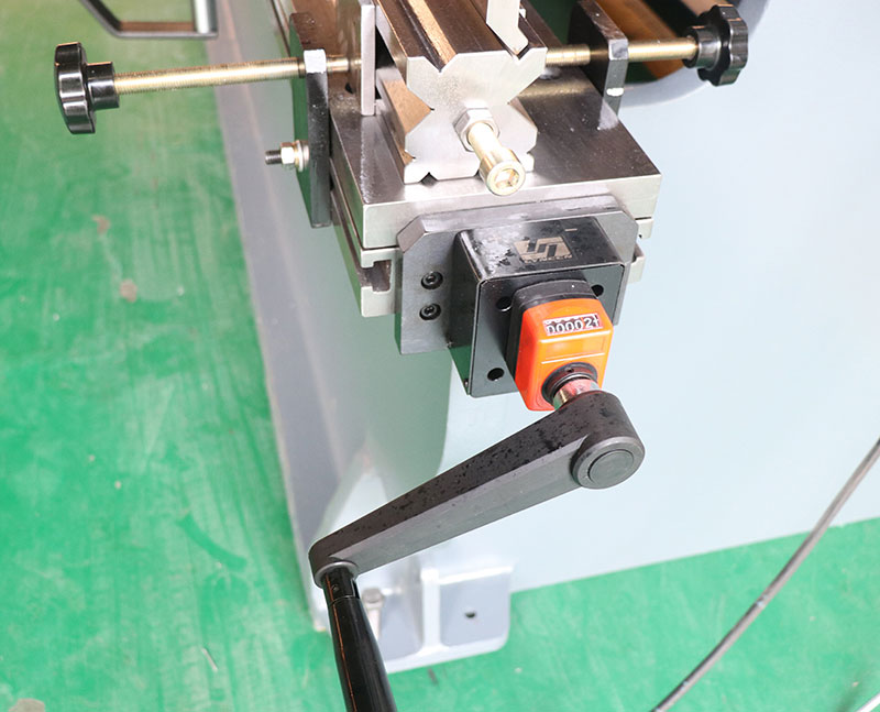 धातु प्रेस ब्रेक Wc-63t3200 धातु शीट झुकने मशीन सीएनसी हाइड्रोलिक प्रेस ब्रेक