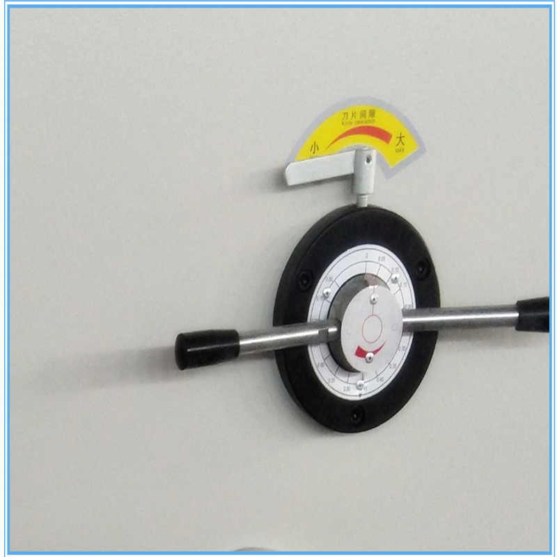 कम कीमत के साथ स्थिर कार्य Qc12k 6mm2500mm हाइड्रोलिक बाल काटना मशीन