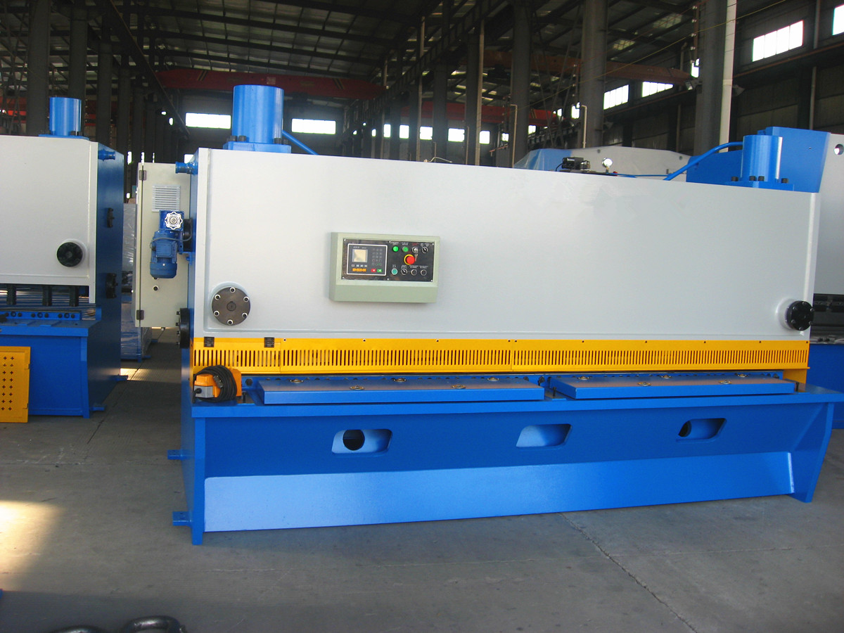 Aluminium Cutting Machine Hydraulic Guillotine Shearing Machine Pendulum Plate Shears एल्यूमिनियम काटने की मशीन हाइड्रोलिक गिलोटिन बाल काटना मशीन पेंडुलम प्लेट कतरनी