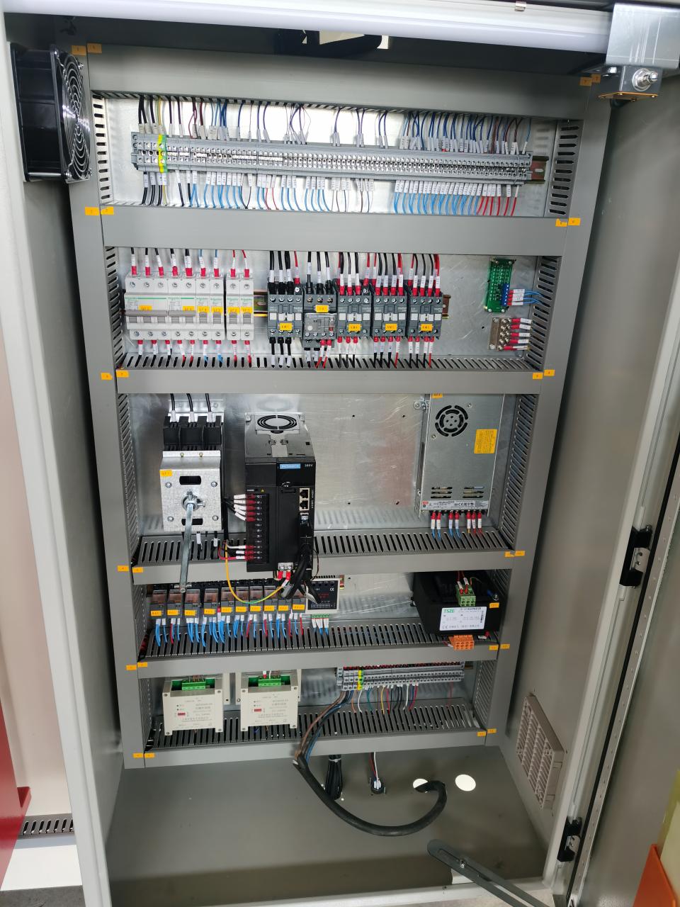 China Metal Hydraulic Press Brake Machine With Reasonable Price उचित मूल्य के साथ चीन धातु हाइड्रोलिक प्रेस ब्रेक मशीन