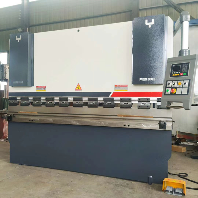 China Stainless Steel Metal Sheet Bending Cnc Hydraulic Press Brake Machine चीन स्टेनलेस स्टील धातु शीट झुकने सीएनसी हाइड्रोलिक प्रेस ब्रेक मशीन