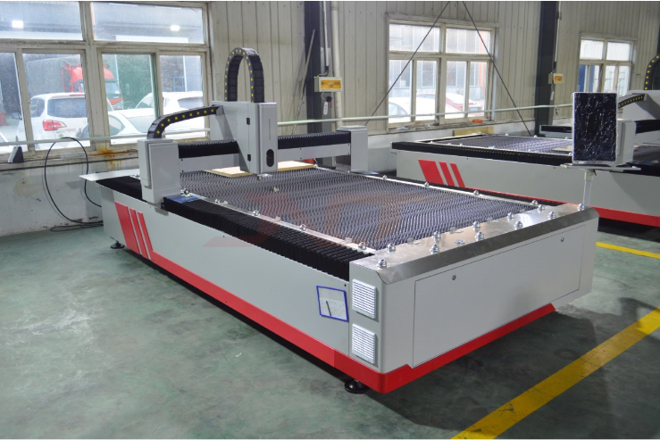 Cnc 2000w Fiber Laser Cutting Machine For Industrial Metal Sheet Cutting औद्योगिक धातु शीट काटने के लिए सीएनसी 2000w फाइबर लेजर काटने की मशीन
