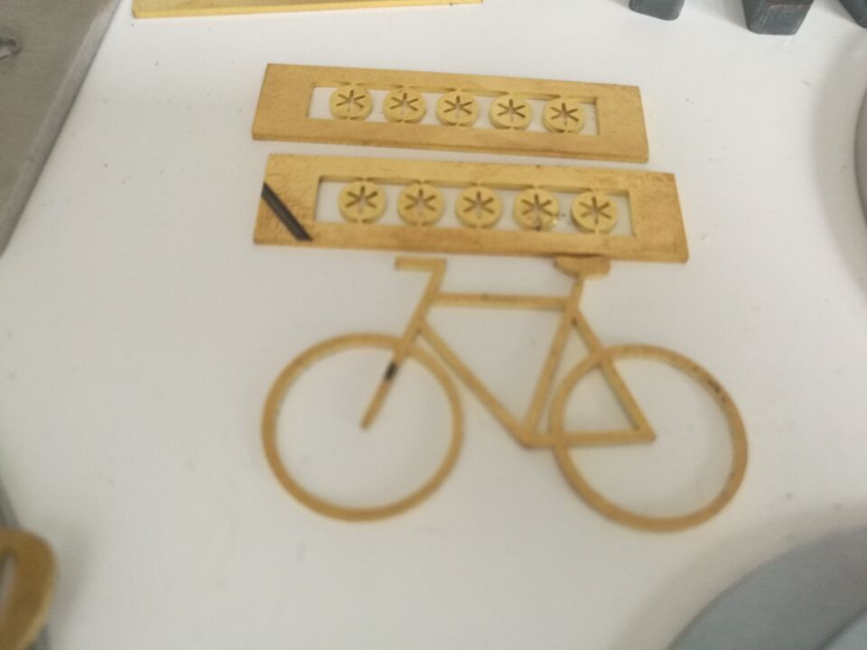 Cnc Fiber Laser Metal Cutting Machine 2000w Fiber Laser Cutting Machine सीएनसी फाइबर लेजर धातु काटने की मशीन 2000w फाइबर लेजर काटने की मशीन