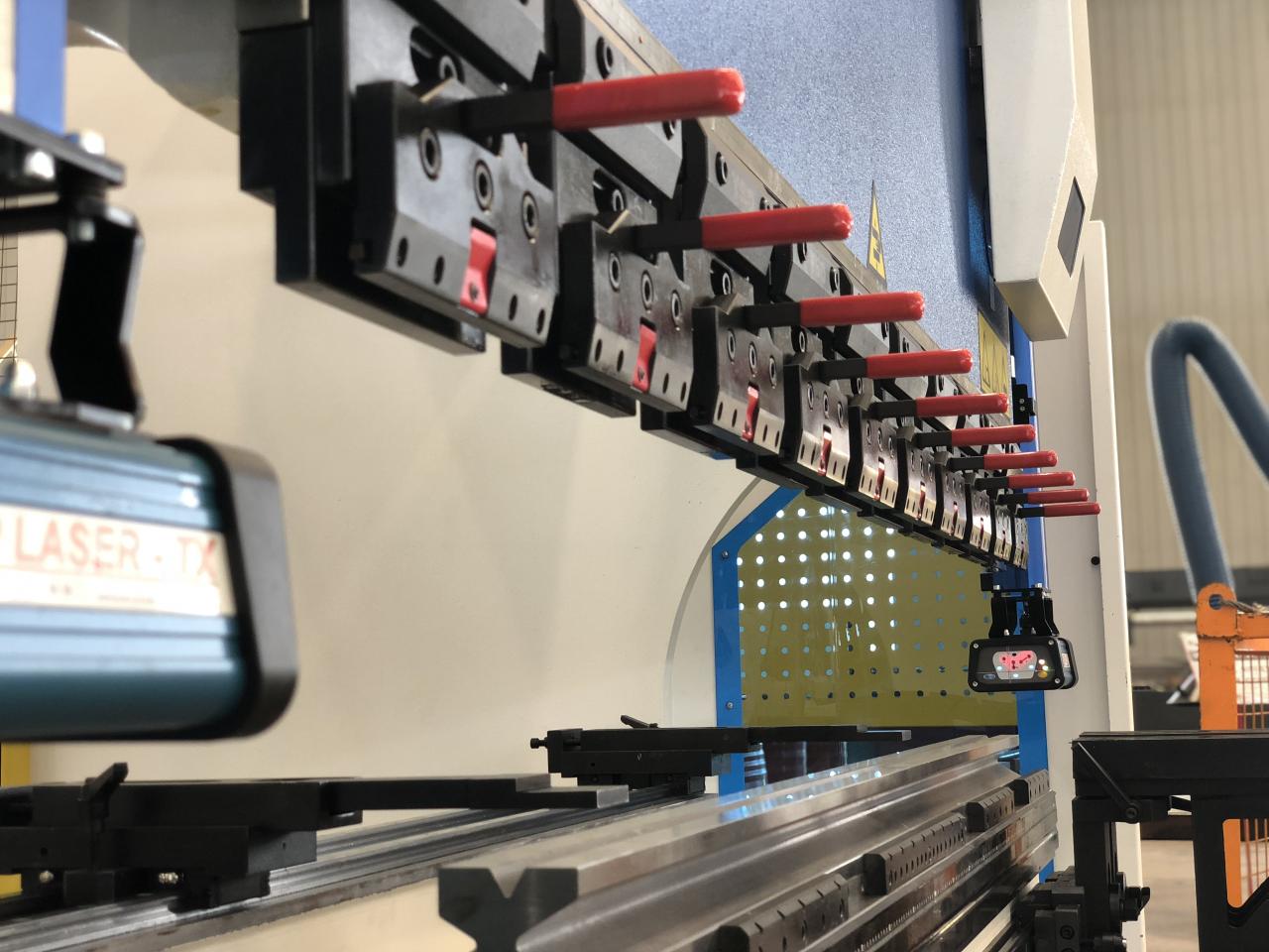 Cnc Hydraulic Bending Machine 160x3200 Press Brake Price सीएनसी हाइड्रोलिक झुकने मशीन 160x3200 प्रेस ब्रेक मूल्य