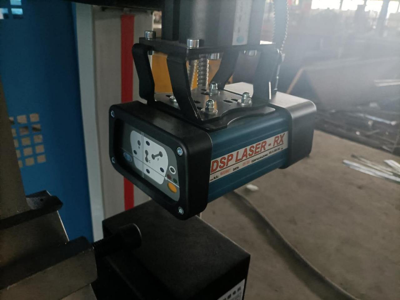 Cnc Hydraulic Press Brake Machine Bending Servo Electric Press Brake 40T सीएनसी हाइड्रोलिक प्रेस ब्रेक मशीन झुकने सर्वो इलेक्ट्रिक प्रेस ब्रेक 40T