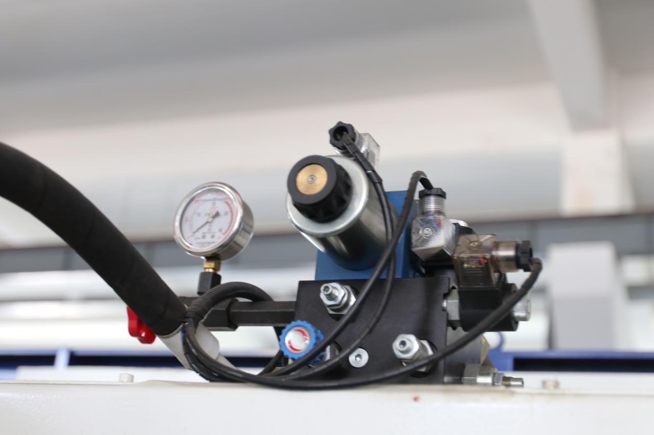 Cnc Hydraulic Press Brake Machine Bending Servo Electric Press Brake 40T सीएनसी हाइड्रोलिक प्रेस ब्रेक मशीन झुकने सर्वो इलेक्ट्रिक प्रेस ब्रेक 40T