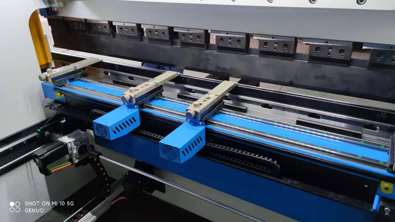 Da-66t Controller Cnc Hydraulic Press Brake Price With 3d Touch Screen System 3 डी टच स्क्रीन सिस्टम के साथ दा -66 टी नियंत्रक सीएनसी हाइड्रोलिक प्रेस ब्रेक मूल्य
