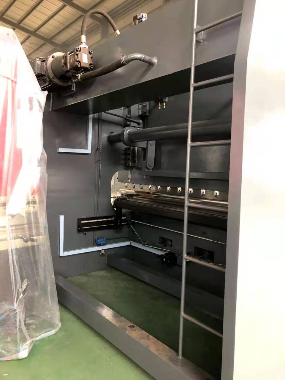 Da53t Cnc System Controller 125t4000 3+1 Axis Cnc Hydraulic Press Brake With Good Quality अच्छी गुणवत्ता के साथ Da53t सीएनसी सिस्टम कंट्रोलर 125t4000 3 + 1 एक्सिस सीएनसी हाइड्रोलिक प्रेस ब्रेक