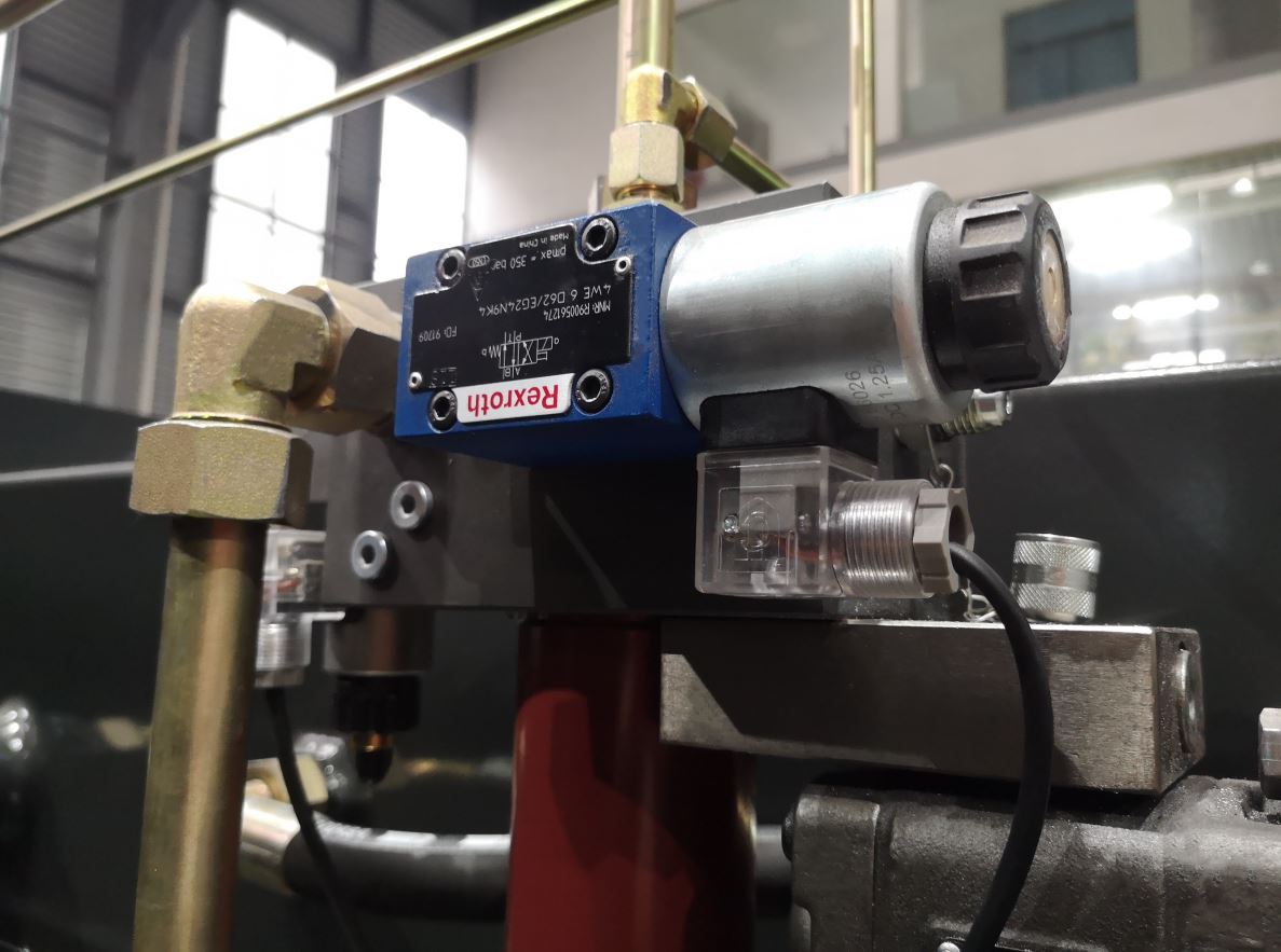 Delem Da66t 125 3+1 4+1 6+1 8+1 Cnc Hydraulic Press Brake For Metal Plate Bending डेलेम Da66t 125 3+1 4+1 6+1 8+1 सीएनसी हाइड्रोलिक प्रेस ब्रेक धातु प्लेट झुकने के लिए