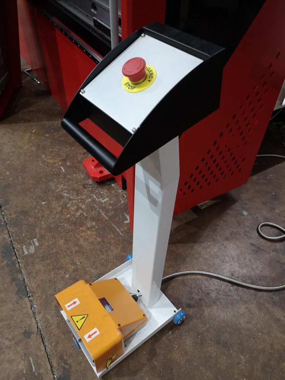 Delem Da66t 125 3+1 4+1 6+1 8+1 Cnc Hydraulic Press Brake For Metal Plate Bending डेलेम Da66t 125 3+1 4+1 6+1 8+1 सीएनसी हाइड्रोलिक प्रेस ब्रेक धातु प्लेट झुकने के लिए