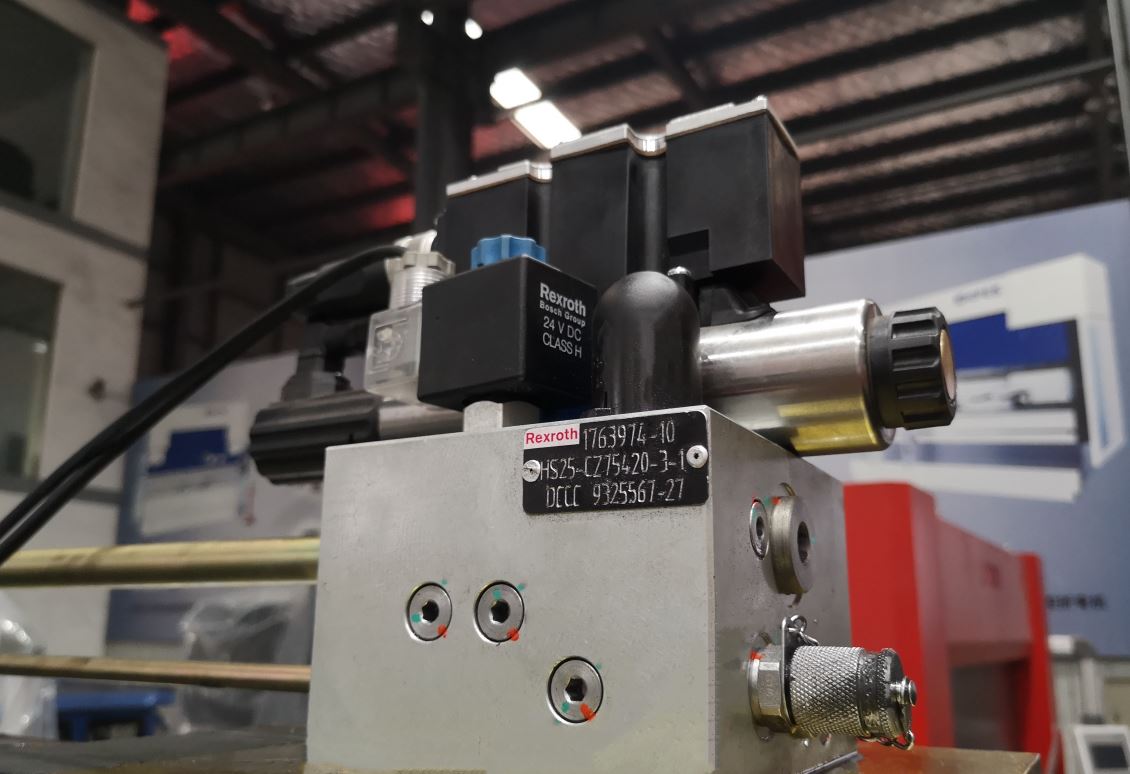 Delem Da66t 125 3+1 4+1 6+1 8+1 Cnc Hydraulic Press Brake For Metal Plate Bending डेलेम Da66t 125 3+1 4+1 6+1 8+1 सीएनसी हाइड्रोलिक प्रेस ब्रेक धातु प्लेट झुकने के लिए