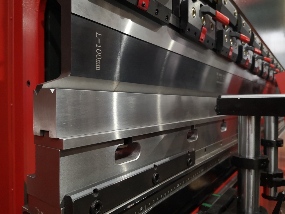 Delem Da66t 125 3+1 4+1 6+1 8+1 Cnc Hydraulic Press Brake For Metal Plate Bending डेलेम Da66t 125 3+1 4+1 6+1 8+1 सीएनसी हाइड्रोलिक प्रेस ब्रेक धातु प्लेट झुकने के लिए